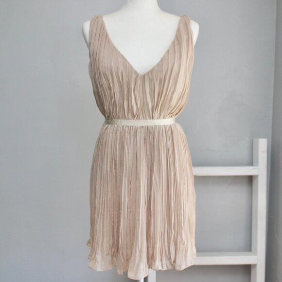 BB Dakota Dresses & Skirts - BB Dakota Cream Champagne Pleated V-Neck Sleeveless Mini Party Dress Size 8